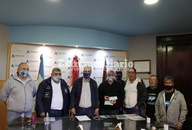 Imagen de La Municipalidad entregó un subsidio a los veteranos de Malvinas de Arroyo Seco