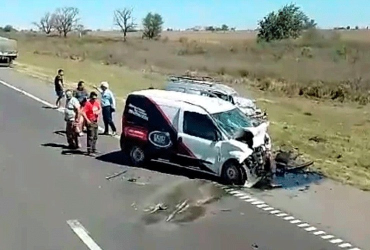 Imagen de Tres personas fallecieron en un choque frontal en la autopista Rosario  Santa Fe