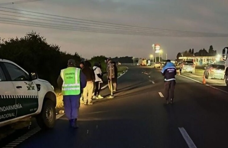 Imagen de Dos personas murieron al ser atropelladas en la autopista Rosario-Buenos Aires