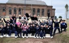 Imagen de Los alumnos de 5&deg; grado de la Escuela Santa Luc&iacute;a viajaron a Rosario