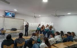 Imagen de Las ingenieras Vanesa Garfagnoli y Julia Yebra dieron una charla en la EESOPI N&deg;3007