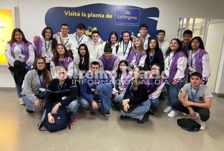 Imagen de Alumnos de la Escuela Técnica N°650 visitaron la planta de La Virginia