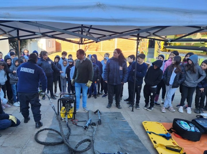 Imagen de Concientización Vial en la Escuela N° 6076 de Pavón