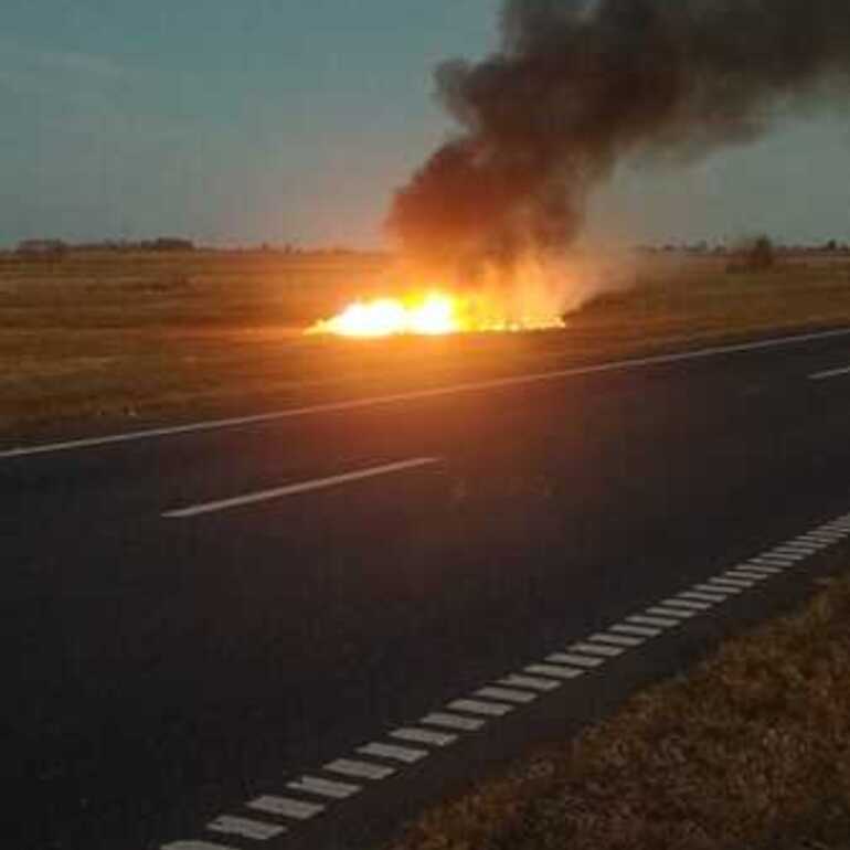 Imagen de Incendio de auto sobre autopista