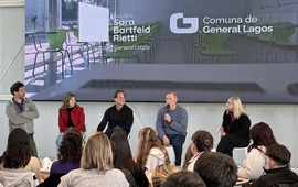 Imagen de Roberto Sensini visit&oacute; 'Tecnolagos' y brind&oacute; charla a alumnos de Escuelas locales.