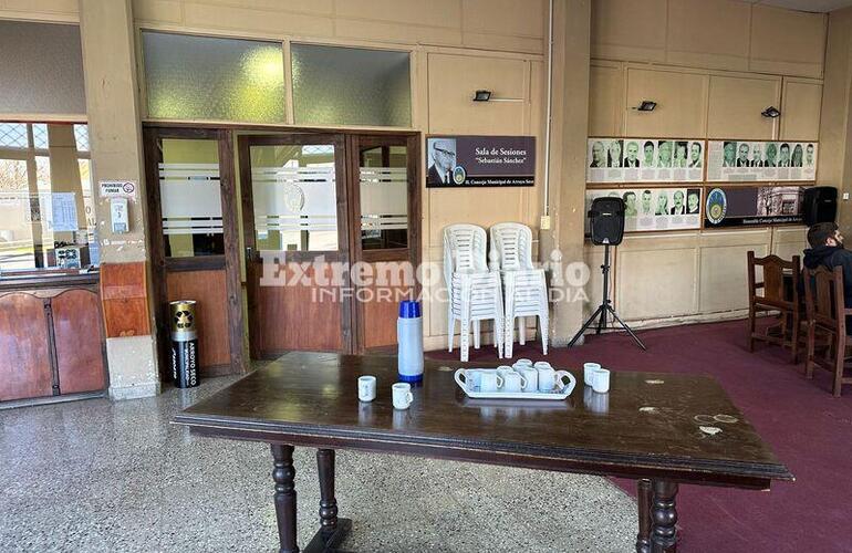 Recinto vac&iacute;o. La reuni&oacute;n ser&aacute; reprogramada