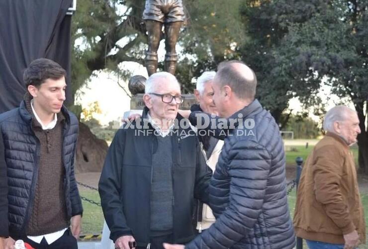 Imagen de Carlos Pighin participó del homenaje a Jorge Indio Solari en Renato Cesarini.