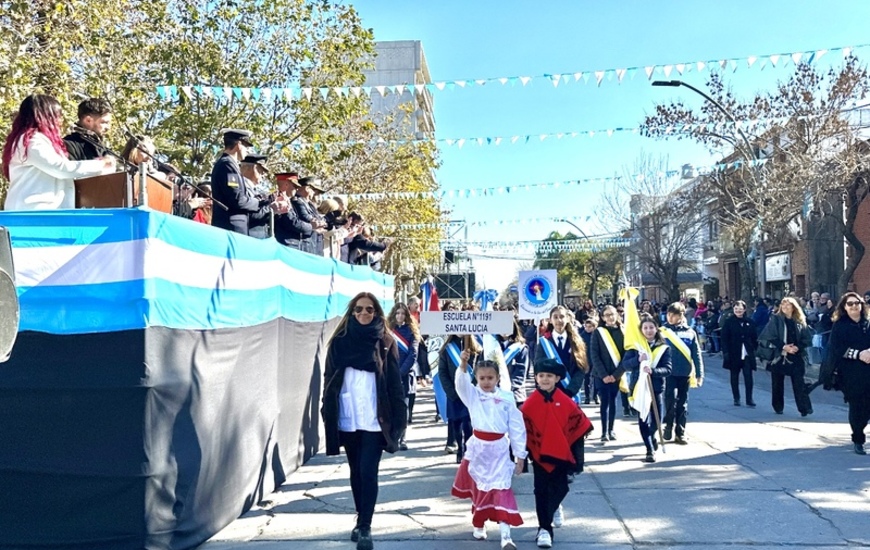 Imagen de Desfile por el 9 de Julio y Aniversario de Arroyo Seco, m&aacute;s Festival Patrio.