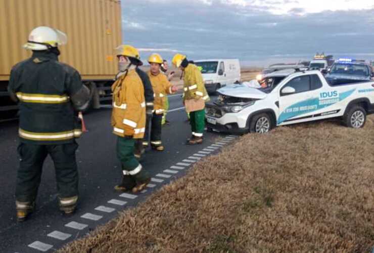 Imagen de Colisi&oacute;n entre un cami&oacute;n y un utilitario