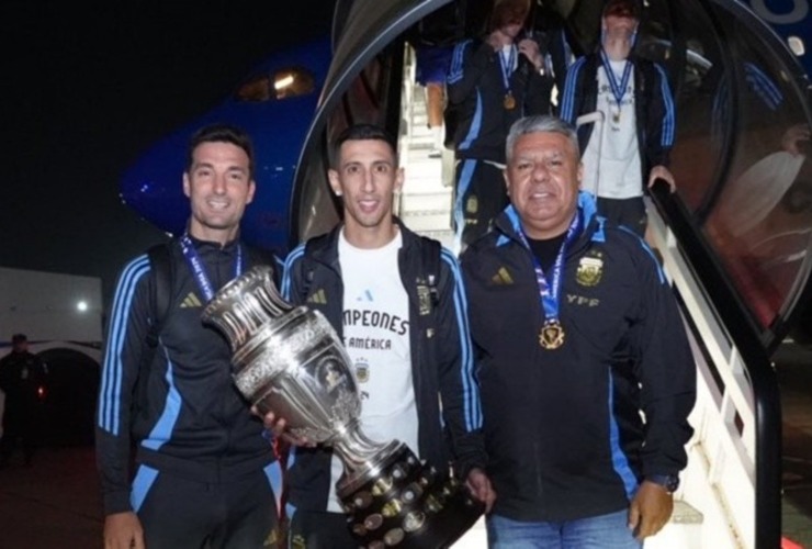 "¡¡Llegamos a casa BICAMPEONES!!", el mensaje en la cuenta oficial de la Selección. (@Argentina)