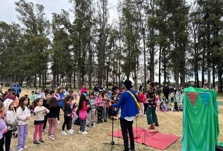 Imagen de Jornada de Música para Jugar y Vacaciones en Movimiento en el Parque Central.