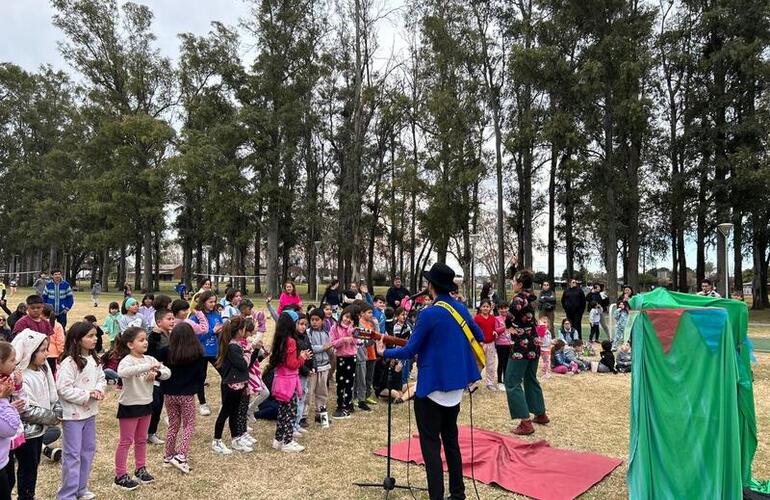 Imagen de Jornada de Música para Jugar y Vacaciones en Movimiento en el Parque Central.