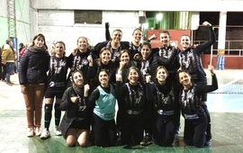 Imagen de El Maxi V&oacute;ley Femenino de Uni&oacute;n, sali&oacute; 'Campe&oacute;n' de la Rosarina.