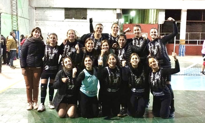 Imagen de El Maxi V&oacute;ley Femenino de Uni&oacute;n, sali&oacute; 'Campe&oacute;n' de la Rosarina.