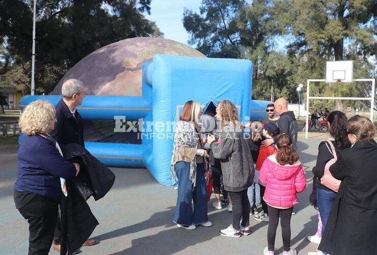 Imagen de Jornada especial con el planetario móvil y los talleres culturales