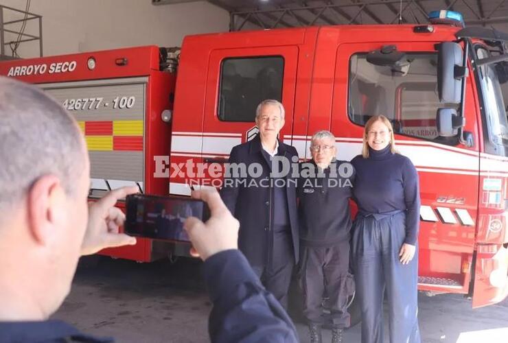 Imagen de La vicegobernadora de Santa Fe visitó el cuartel de Bomberos Voluntarios.