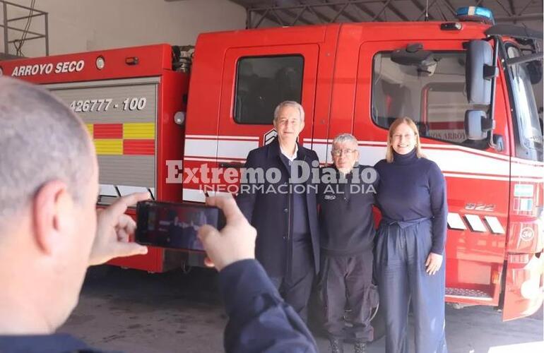 Imagen de La vicegobernadora de Santa Fe visitó el cuartel de Bomberos Voluntarios.