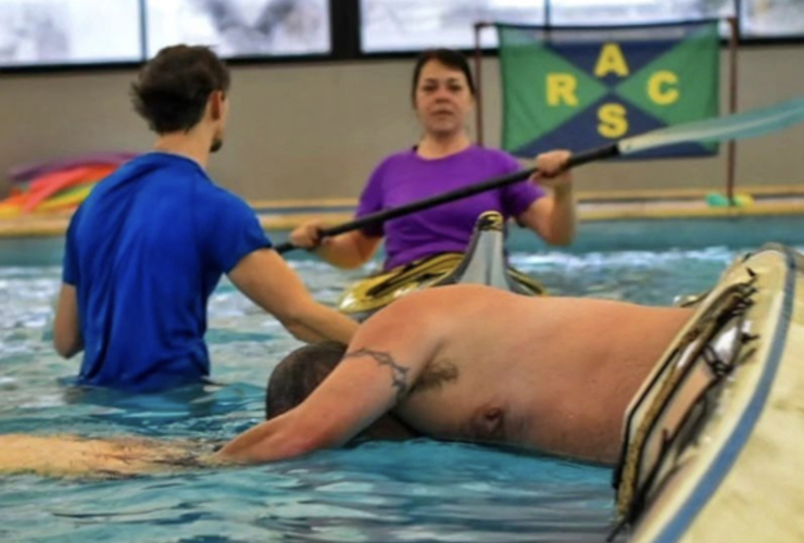 Imagen de Canotaje Rowing Club: Primer jornada de Roll y Rescates de Kayak en Pileta.