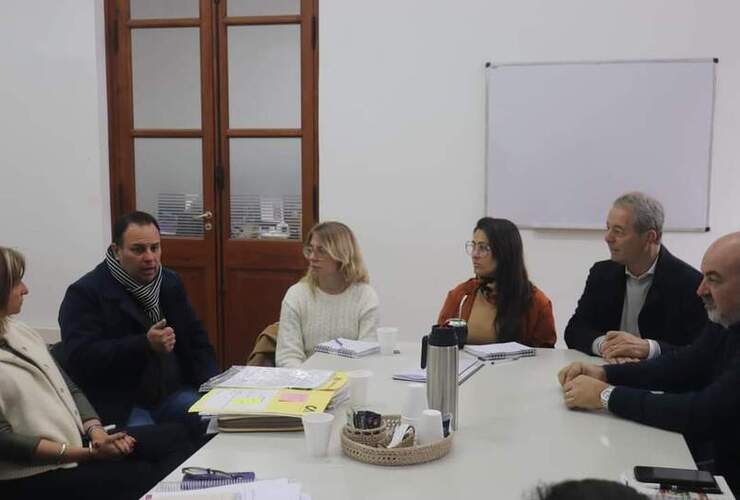 Tonelli y Rojas tuvieron la primer mesa de trabajo con funcionarios de H&aacute;bitat provincial.