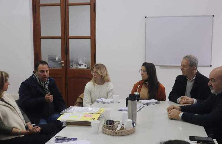 Tonelli y Rojas tuvieron la primer mesa de trabajo con funcionarios de H&aacute;bitat provincial.