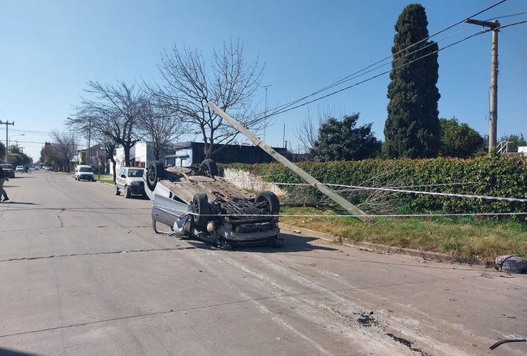 Imagen de Impactante vuelco de un auto