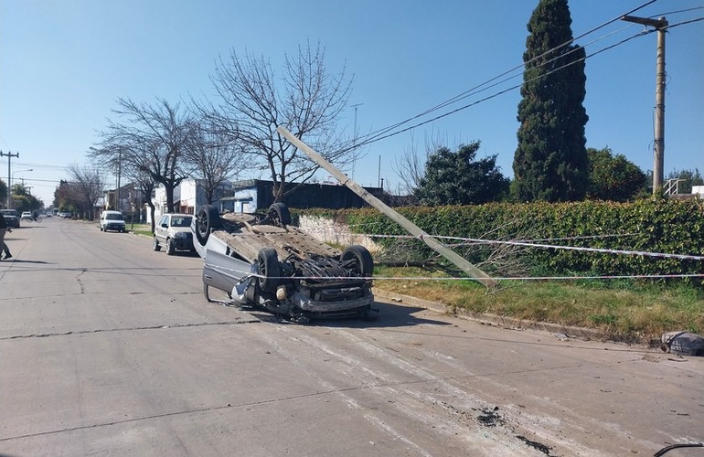 Imagen de Impactante vuelco de un auto