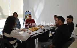 Imagen de Reuni&oacute;n entre comerciantes de Alvear y el Banco Credicoop de Pueblo Esther