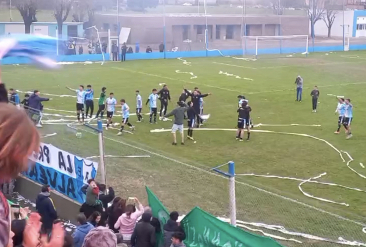 Imagen de 1era División: Atlético Empalme 'Campeón' tras vencer a Riberas.