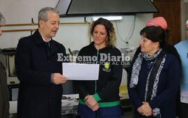 Imagen de La Municipalidad entreg&oacute; m&aacute;s de $14 millones a la Escuela Especial