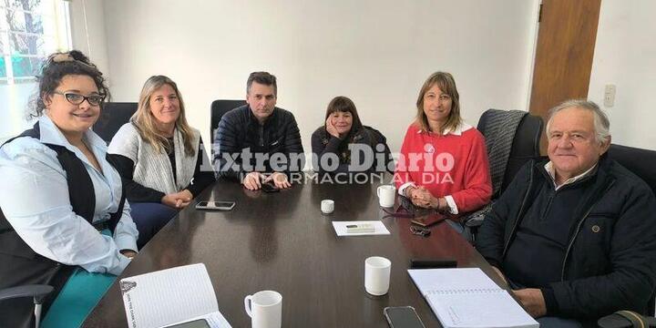 Imagen de Alvear: Reunión para programar las capacitaciones con el Centro Tecnológico "José Censabella"