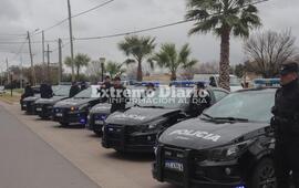 Imagen de La provincia entreg&oacute; dos nuevos m&oacute;viles policiales a Arroyo Seco