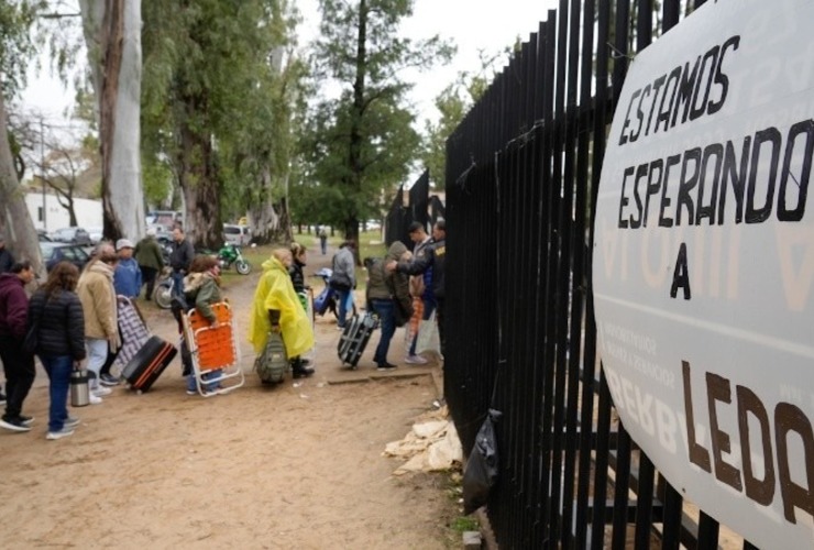 Filas interminables cada vez que Leda se presentó en la ex Rural. (Alan Monzón)