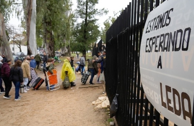 Filas interminables cada vez que Leda se presentó en la ex Rural. (Alan Monzón)