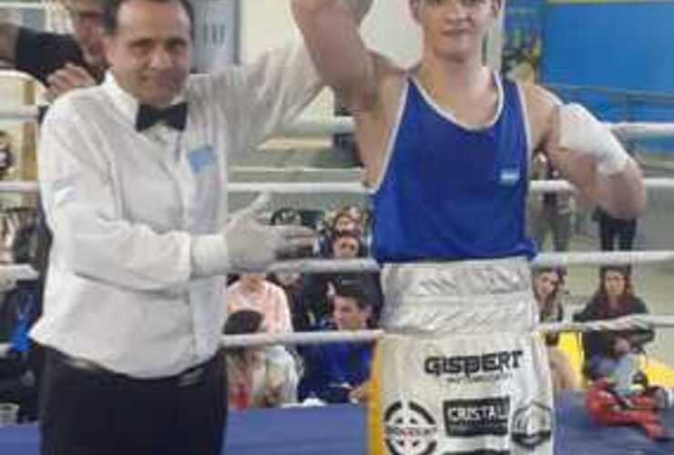 Imagen de Joaquín Gisbert ganó una nueva pelea en Boxeo.