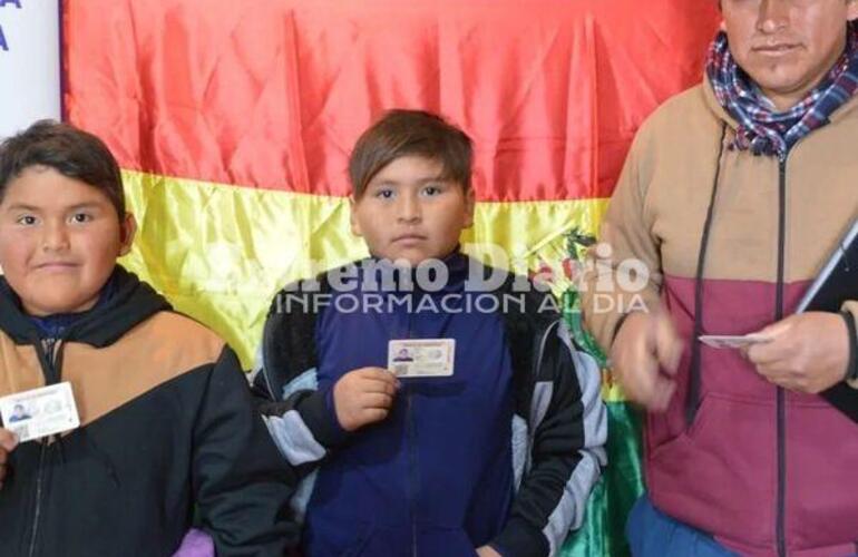 Imagen de Alvear: La Brigada M&oacute;vil realiz&oacute; tr&aacute;mites para la comunidad boliviana