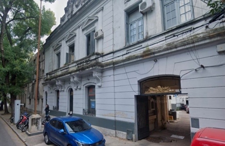 El acusado se presentó junto a su hija en la Comisaría de la Mujer. (Google Street View)