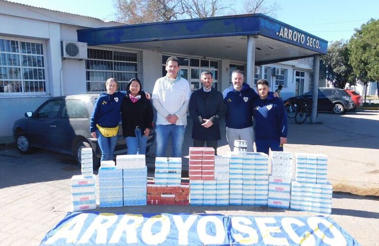 Imagen de Integrantes de la Peña Arroyo Seco es de Boca, entregaron medicamentos al S.A.M.Co local.