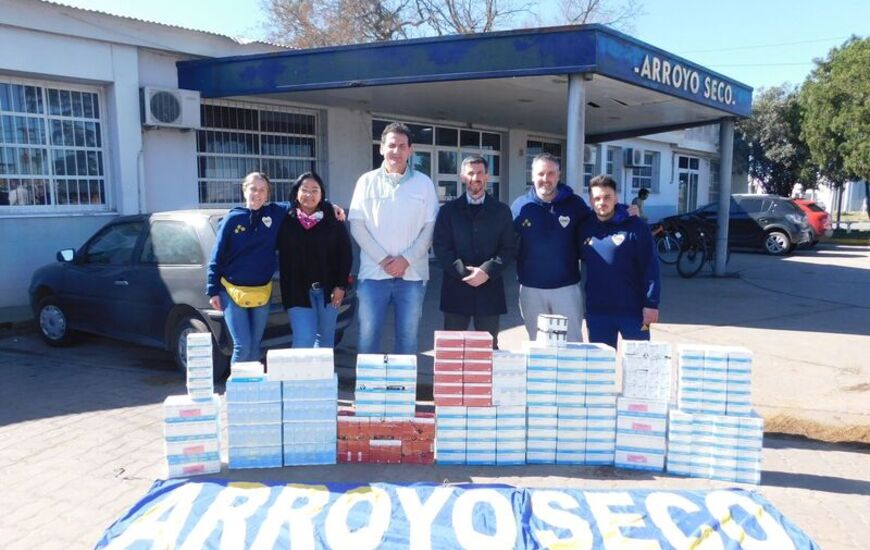 Imagen de Integrantes de la Pe&ntilde;a Arroyo Seco es de Boca, entregaron medicamentos al S.A.M.Co local.
