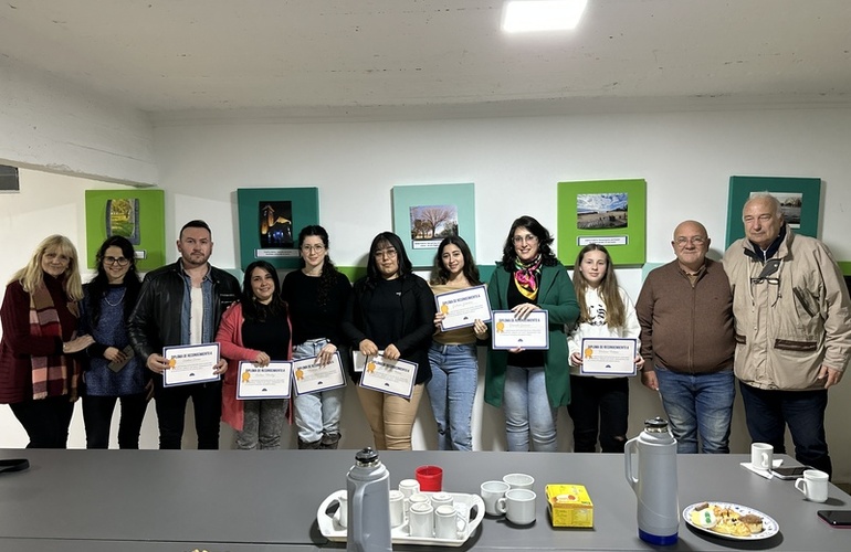 Imagen de Entrega de premios y diplomas del Concurso Fotogr&aacute;fico que organiz&oacute; el Concejo Municipal.