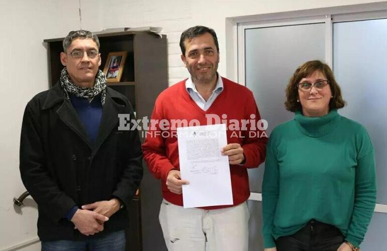 Imagen de Entregaron a la ONG "Vida Verde" uno de los caballos retenidos en la v&iacute;a p&uacute;blica