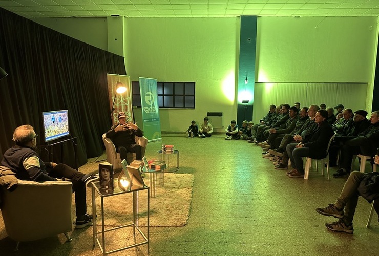 Imagen de Charla de Fernando Signorini en Central Argentino de Fighiera.