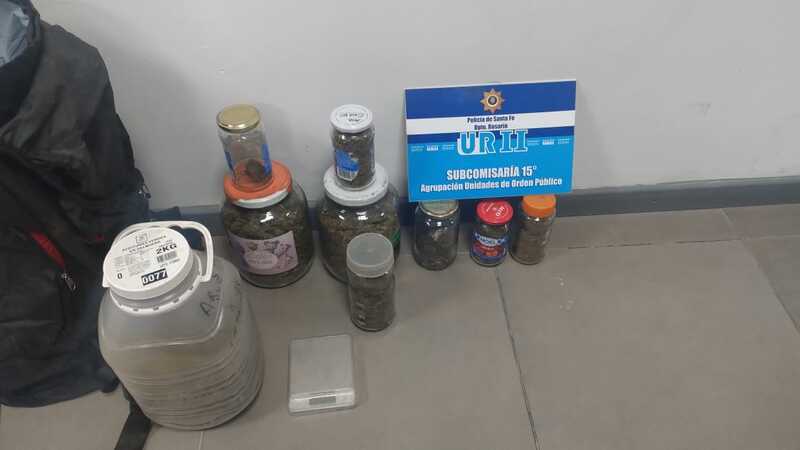 Parte de lo incautado durante los procedimientos.