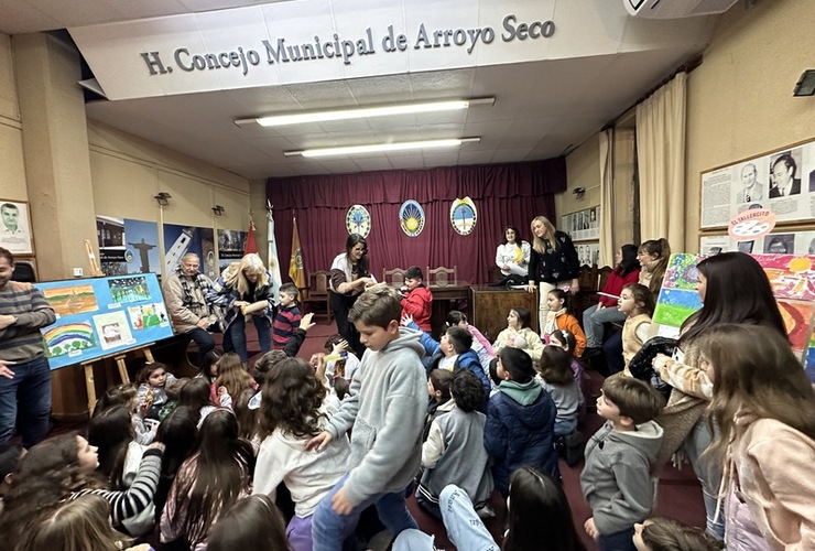 Imagen de La Expo Arte Infantil en el Concejo Municipal fue un &eacute;xito.
