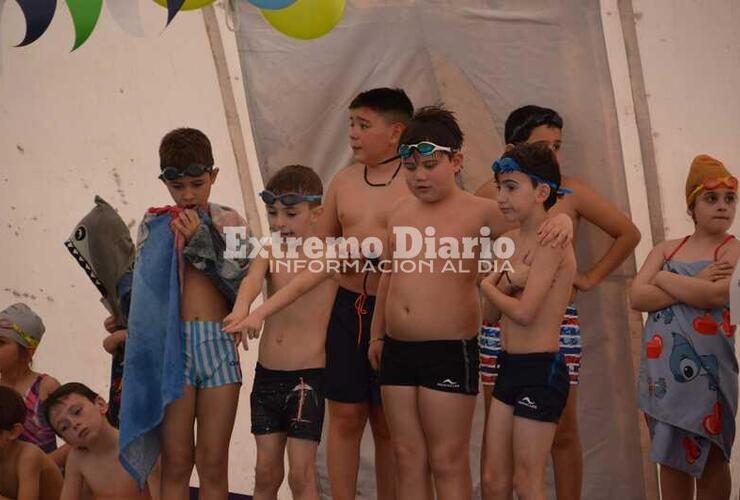 Imagen de El Polideportivo de Alvear fue sede de la primera muestra de escuela de nataci&oacute;n