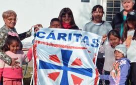 Imagen de Alvear: Donaci&oacute;n de cuadernos a C&aacute;ritas