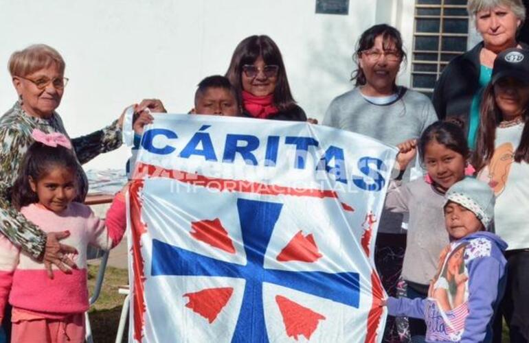 Imagen de Alvear: Donación de cuadernos a Cáritas