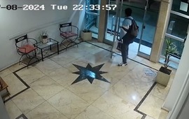 Imagen de Intent&oacute; abrir edificios c&eacute;ntricos y en uno se qued&oacute; encerrado