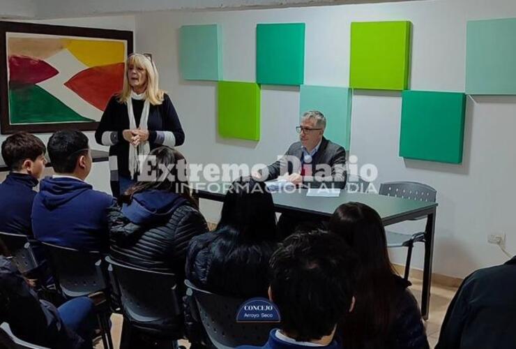 Imagen de Concejal por un día: Se realizó la capacitación con alumnos de escuelas secundarias