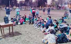 Imagen de Alejo Velacoz, jugador juvenil de N.O.B. visit&oacute; a los Amigos de la Estaci&oacute;n.