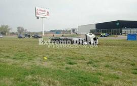 Imagen de Un camión provocó un múltiple choque en la autopista Rosario - Buenos Aires